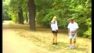 Riesige Fontänen mit goldener Pisse